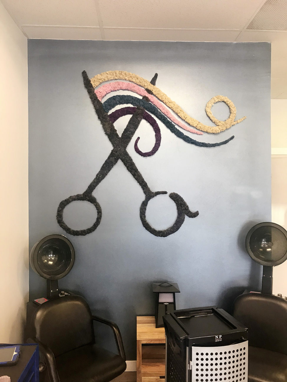 Preserved moss in the shape of scissors